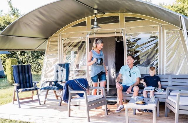 Nice tent lodge on a holiday park in the Kempen
