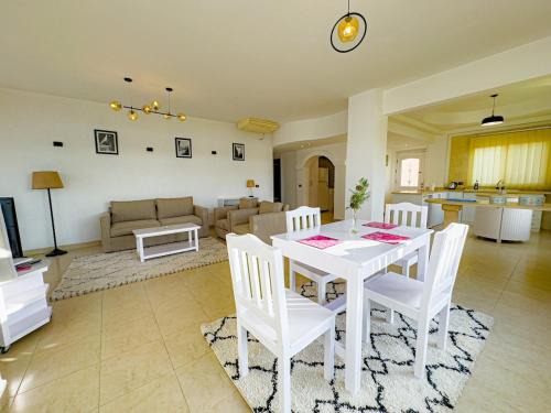 Nile-Front Panoramic Apartment