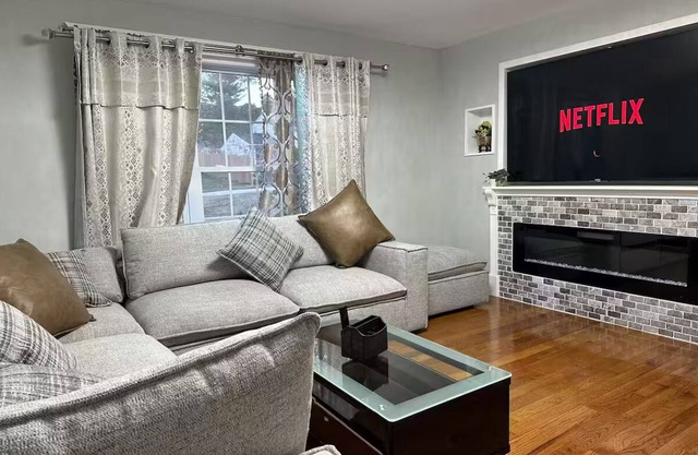 nModern 3-Bedroom Retreat Near Parks & Casinos