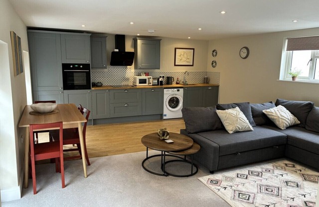 No. 18 - 2 Bed Town Centre Apartment