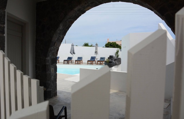Noir Santorini