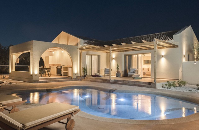 Nono's Fioro - Rosemary 2 Bedroom Villa with Private Pool