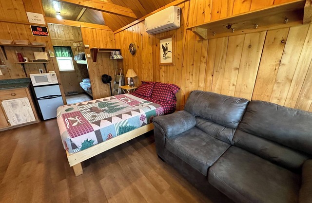 North Maine Cabin 1 WiFi Trails All-Season