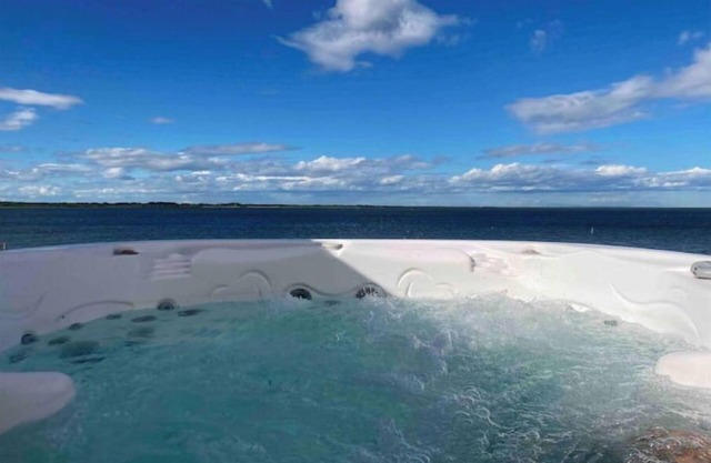 Nouveau :villa Avec spa sur L'étang de L'or