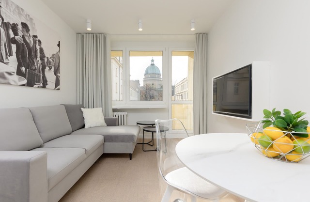 Nowogrodzka 56 | Charming Apartment | Desk