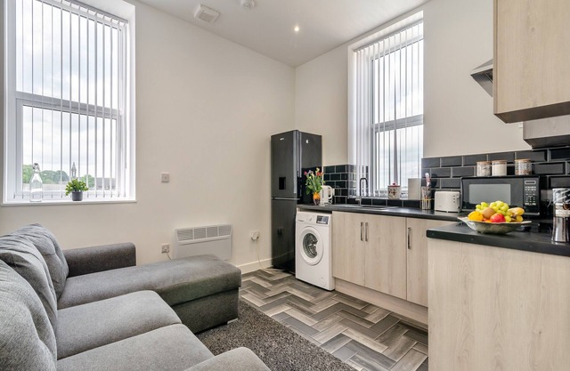 Number Four - UK44899