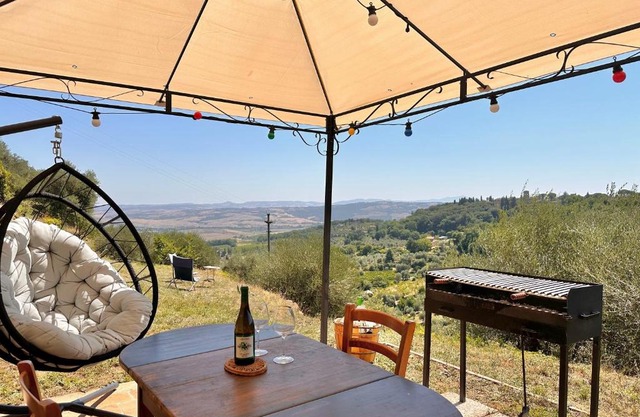 Nuovissimo Loft panoramico con giardino a Montalcino