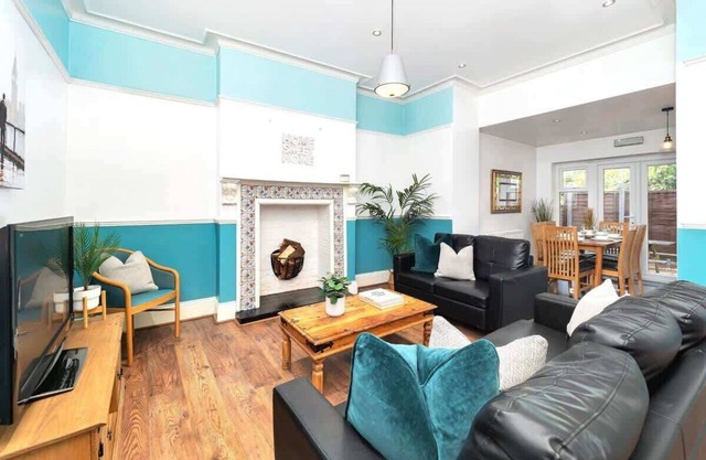 Oakhill House Summary