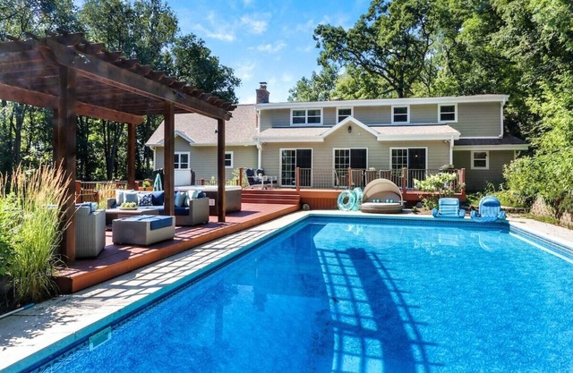 Oasis on Oak |Private In-Ground Pool |Hot Tub |Pergola Seating |1.5 Acre Home |Entertainment Room