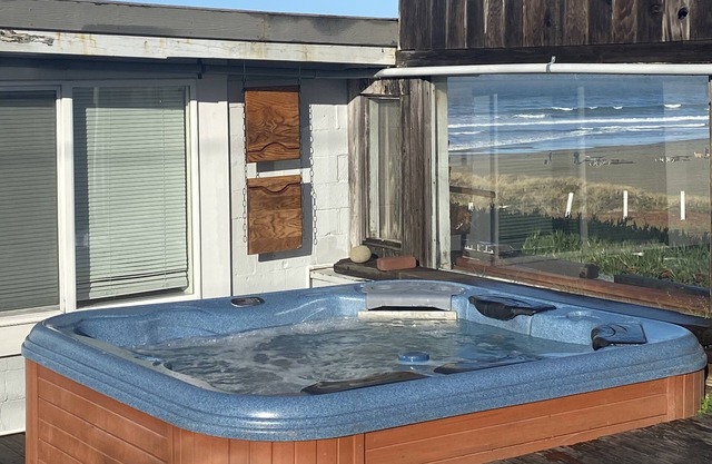 Ocean Front/3 minute walk/Hotub/Sauna/Pets/Massage Chair/Pinball/Pac-Man Machine