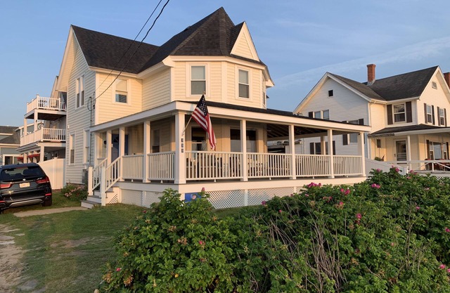 Ocean Front With Panoramic Views - Walk to the Beach and Town!