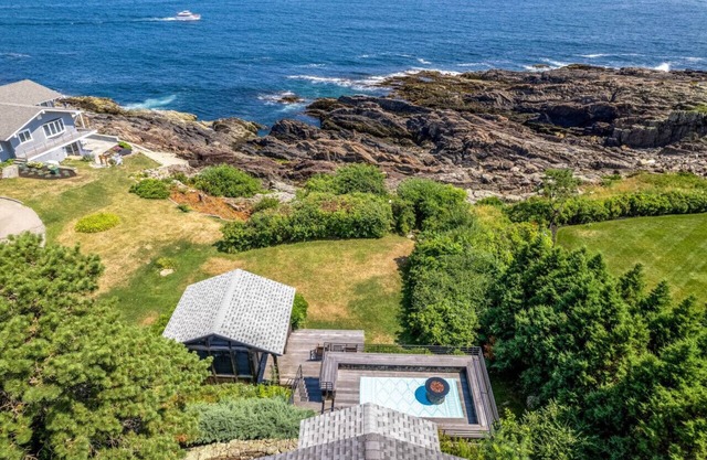 Ocean View Cliffside Retreat | 14 Guests | Spacious | Scenic | Serene