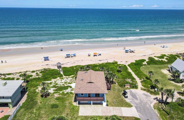 Oceanfront, Steps to Sand, Deck & Pets Welcome!