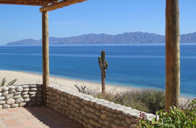 Oceanfront w/private beach access El Sargento/La Ventana, 4bd, 3 ba w/lockout