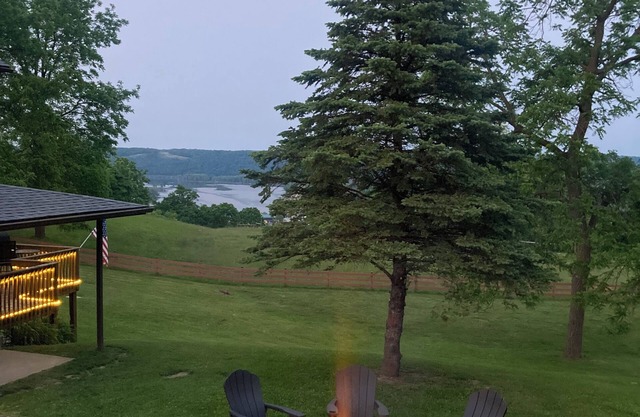 OFF SEASON SPECIAL! PRICES ARE SLASHED! 3br-2bth”4beds”house with arcade games!