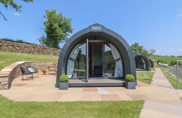 OGDEN, romantic, with a garden in Clitheroe