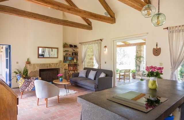 Olanga House: Beautiful Modern Wildlife Getaway