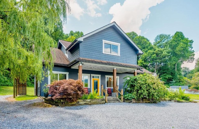 Old Lytle Cove Rd - Lower Unit