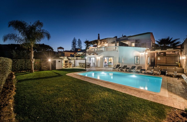 Old Village Vilamoura sleeps 8-10. Hot tub,Pool Table,Golf View Full Refurbished