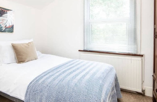 Omega @ Hanwell | Single Room