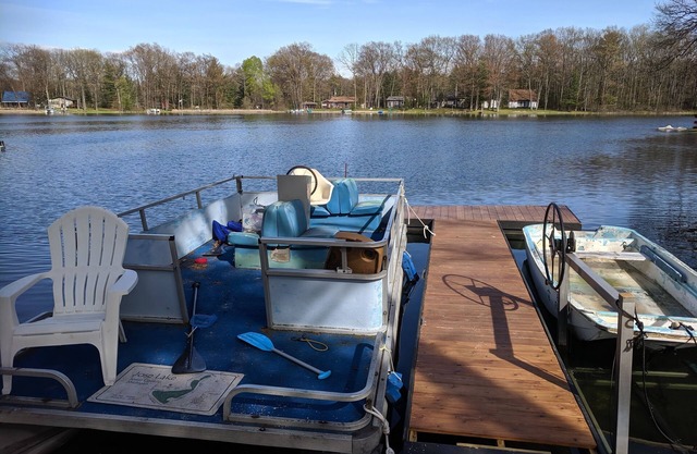 On Jose Lake with kayaks, dock and beach!