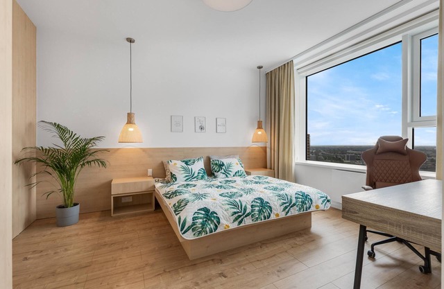 On the Danube, city center, free parking