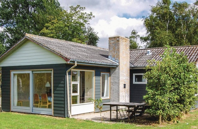 On the south coast of Lolland is located this cozy cottage in quiet surroundings, which invites you