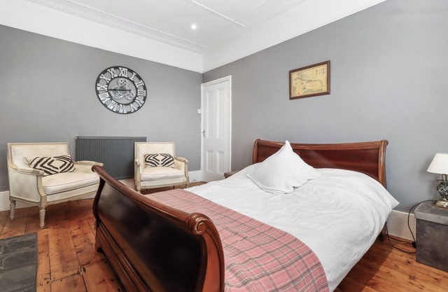 One Bed Pied a Terre by the Sea