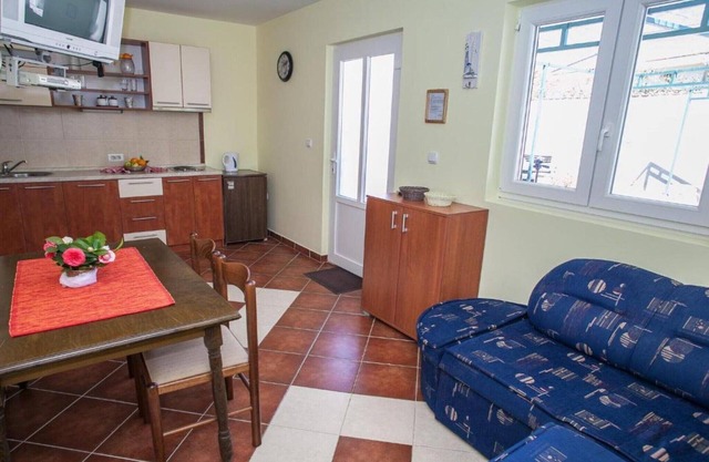 One Bedroom Apartment with Garden 3