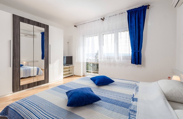 One bedroom apartment with balcony and sea view Klenovica, Novi Vinodolski (A-5575-a)
