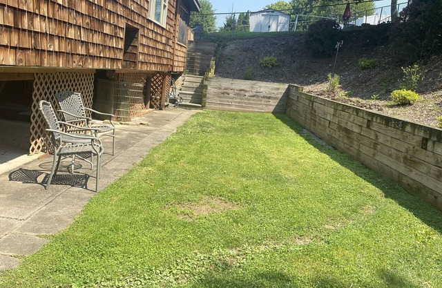 ONLY 10 min to West Virginia University!