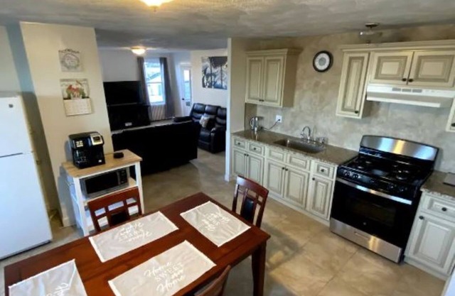 Open concept, 2-level apartment with scenic view