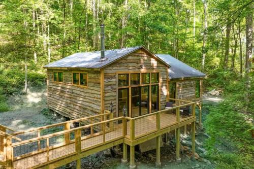 Outdoor Enthusiast's Dream Cabin Hiking & Rafting