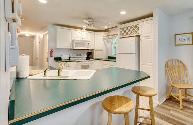 Outdoor Exploration: Quaint North Conway Cottage!