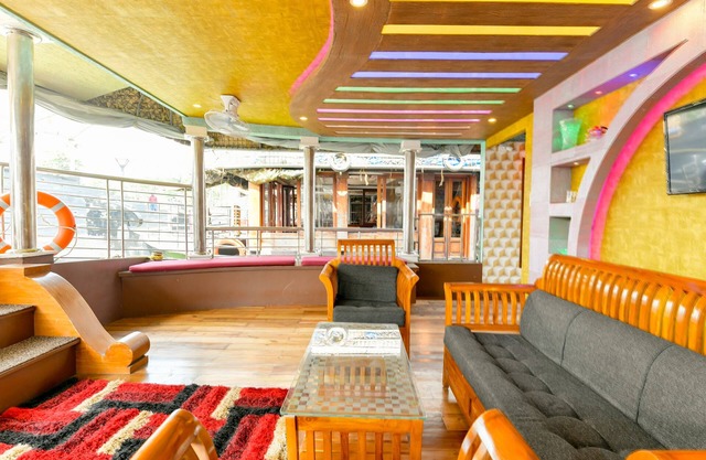 OYO 22272 Houseboat Anugraha 8 Bhk