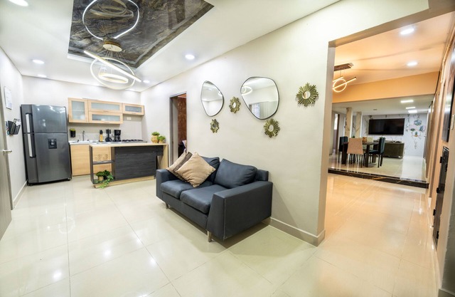 p3, 5 bedroom apart,with arcade machine and football,one block from Lleras park