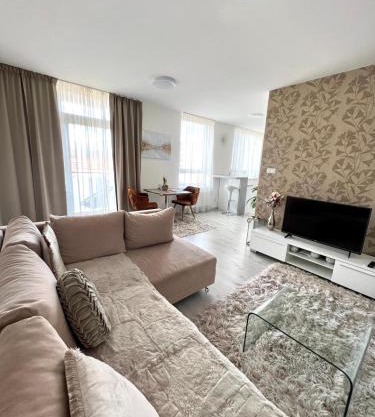 Palace Hill apartment 3L