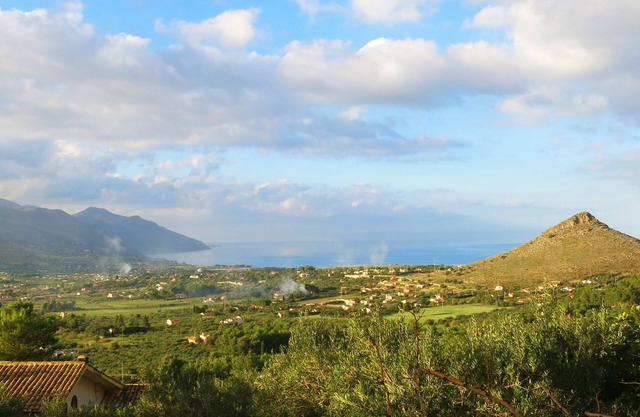 Panoramic VILLA 5 km from the sea, inside an estate of olive groves