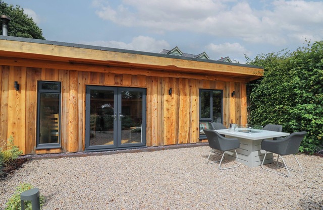 PANSI, pet friendly, character holiday cottage in Llangadfan