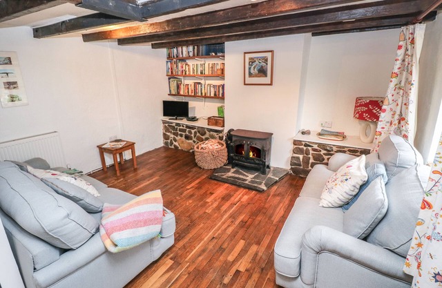 PANT Y FFYNNON, pet friendly, character holiday cottage in St Davids