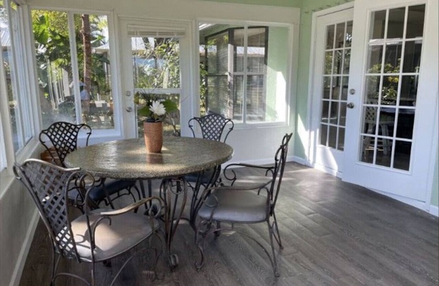 Paradise Cove: 3 bedroom 2 Bath