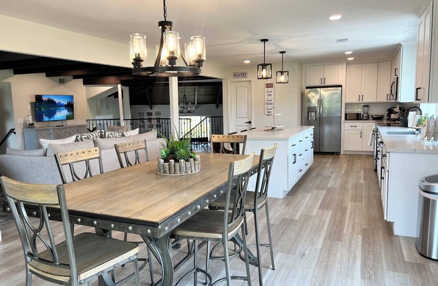 Paradise View House: Pool & Lake View