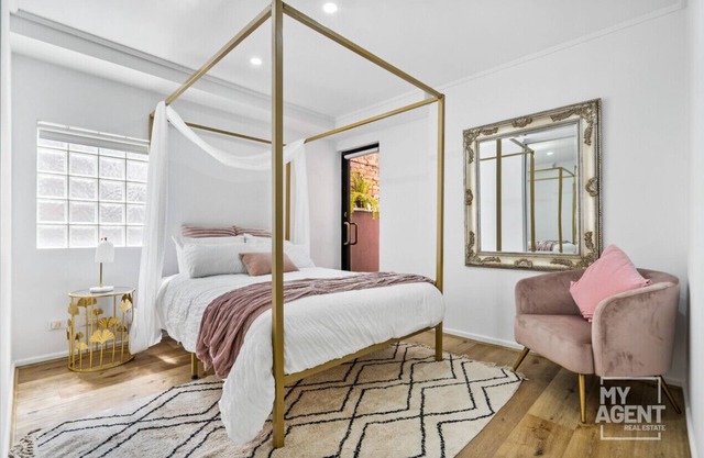 Paris End Chic - 2-bedroom apartment in Melbourne's Theatre District!