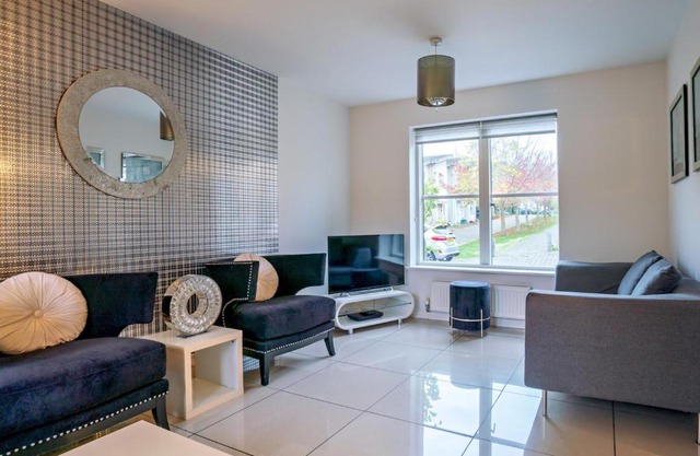 Pass the Keys Modern townhouse with secure parking and garden