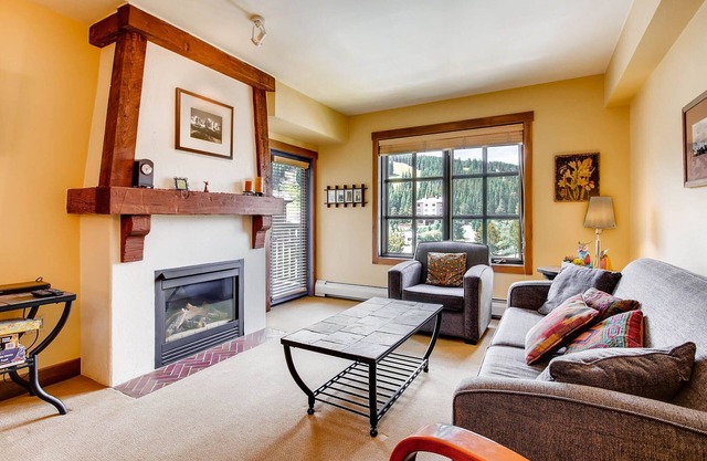 Passage Point 1BR/1BA, Ski Slope Views, Walk to Lifts