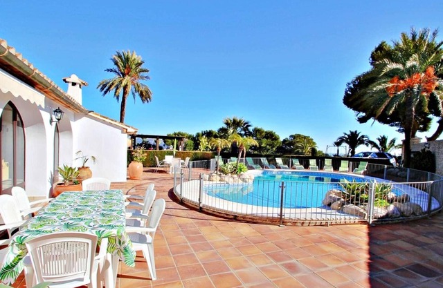 Peaceful 5 bed villa with large pool