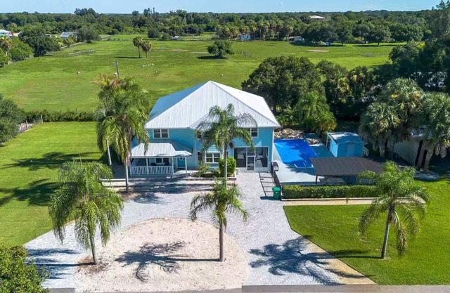 Peaceful 6BR Country Retreat-Bring Your Horses!