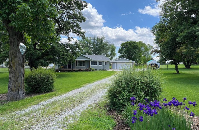 Peaceful acreage by Saylorville Lake