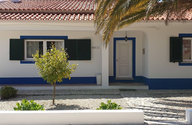 Peaceful family retreat by the pool, only minutes away from the beach