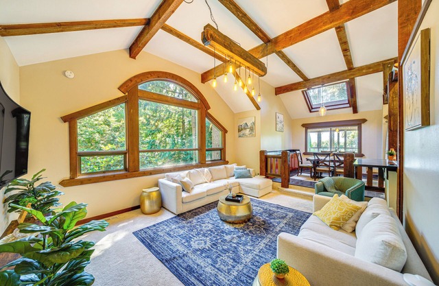 Peaceful Home w/Partial Lake Sammamish View!